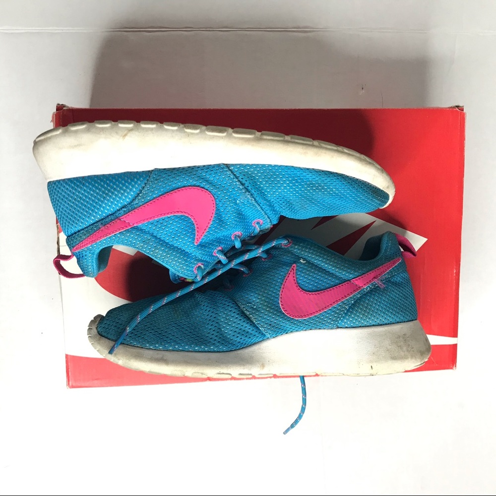 NIKE Girls sneaker Size 6.5 Blue + Pink Running